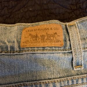 Levi’s 550 relaxed tappered mom jeans